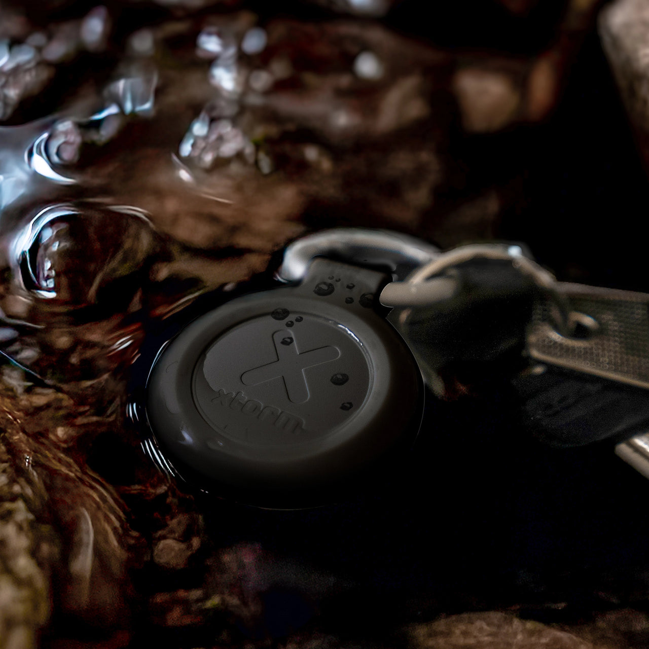 TravelTag for Android & iPhone - Water-resistant - Charcoal Black